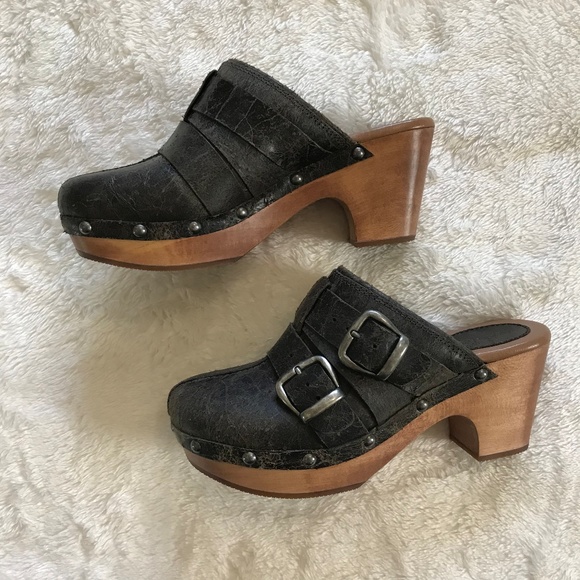 Ariat Shoes - Ariat Bridlespur Clogs Distressed Leather 6.5